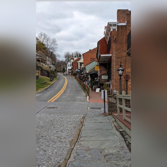 Meet your Posher, Christie - Picture 3 of 11